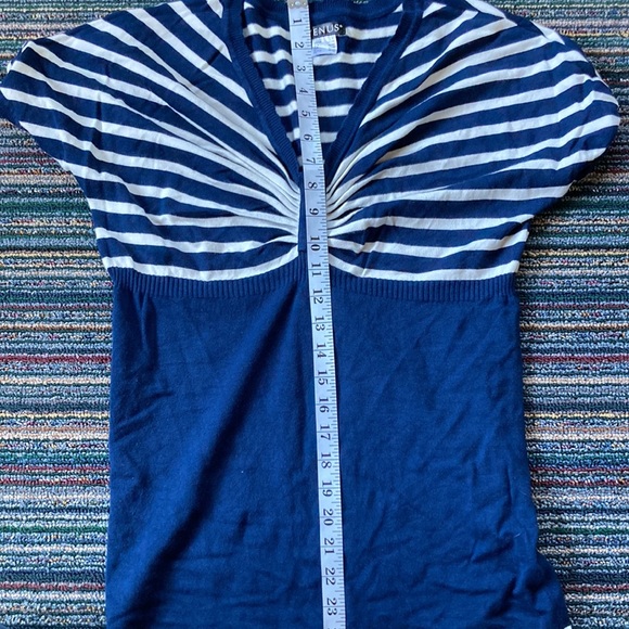VENUS light sweater material top size M navy vneck - Picture 6 of 6
